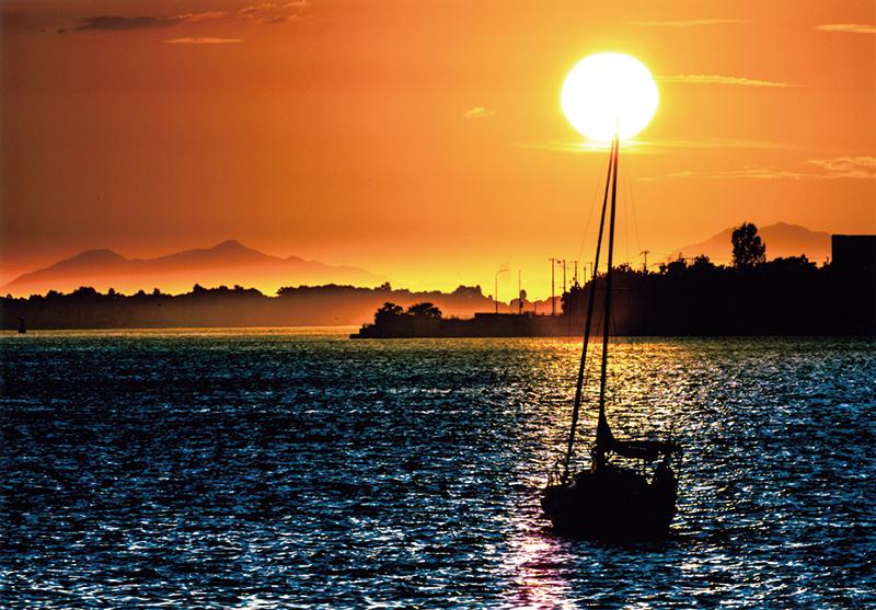 入選 (公社)近畿海事広報協会会長賞 【夕映の海】 大阪府 奥谷 裕